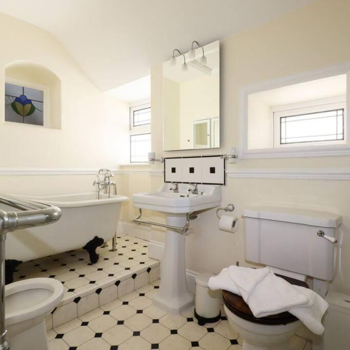 Gorgeous House In Newquay Walking Distance From Fistral Beach Exterior foto